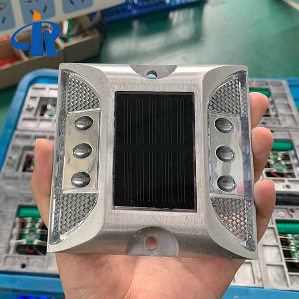 <h3>Solar powered road studs offer 10-fold visibility improvement</h3>
